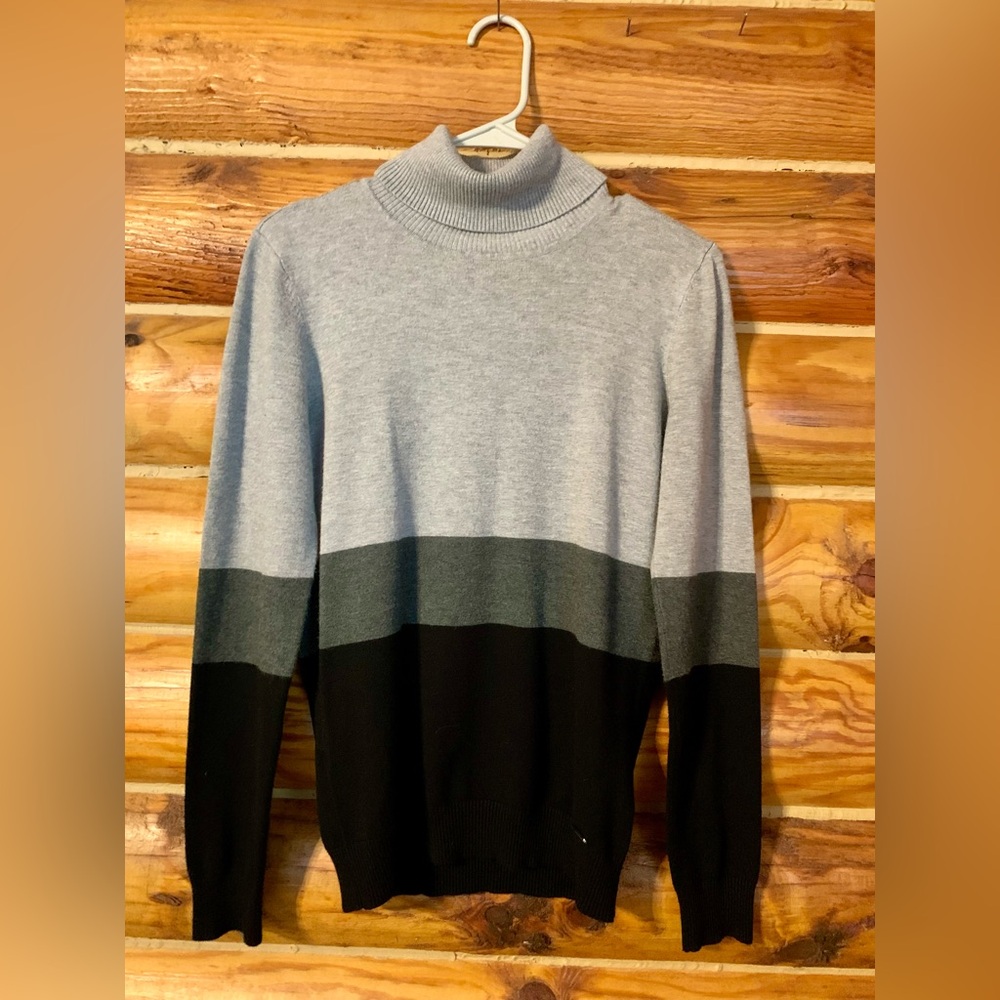 Calvin Klein Women’s Gray and Black Turtleneck Sweater Size Small